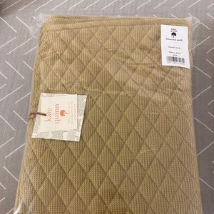 NIB Kate Quinn thermal quilt